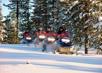 Moottorikelkkasafari_Lapin materiaalipankki_LapinSafarit-web.jpg